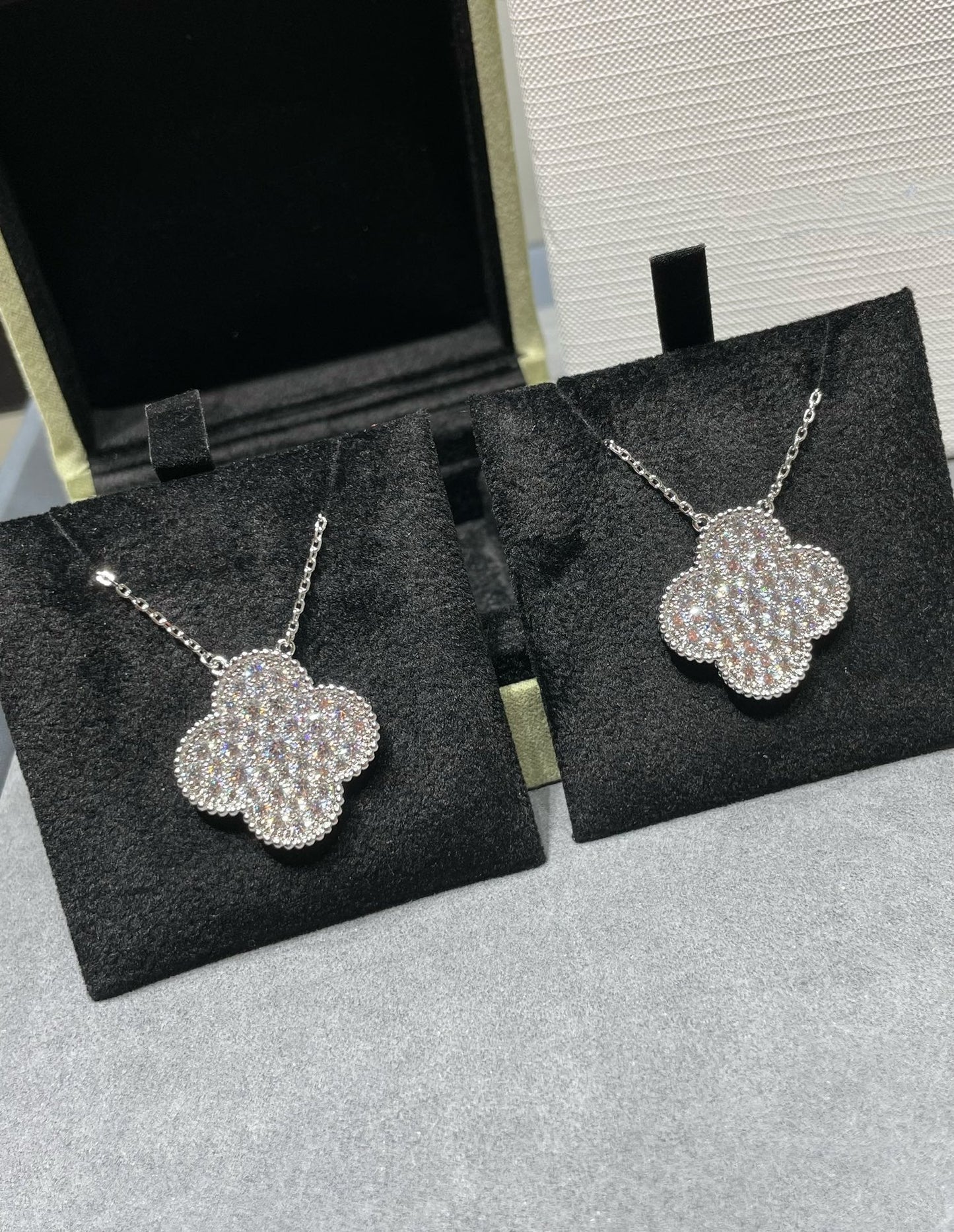 [OAK JURI]CLOVER 25MM LARGE PENDANT DIAMOND PAVED SILVER NECKLACE