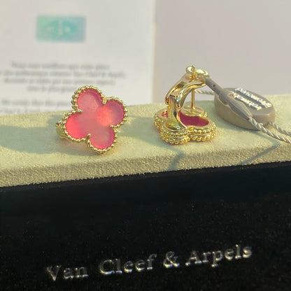 [OAK JURI]NEW CLOVER 1 MOTIF PINK ENAMEL STUD EARRINGS