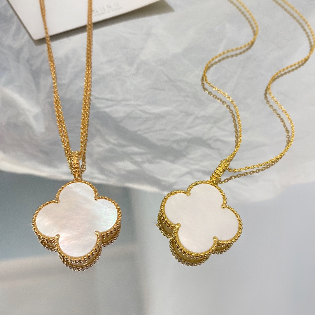 [OAK JURI]CLOVER 25MM MOP LARGE PENDANT NECKLACE