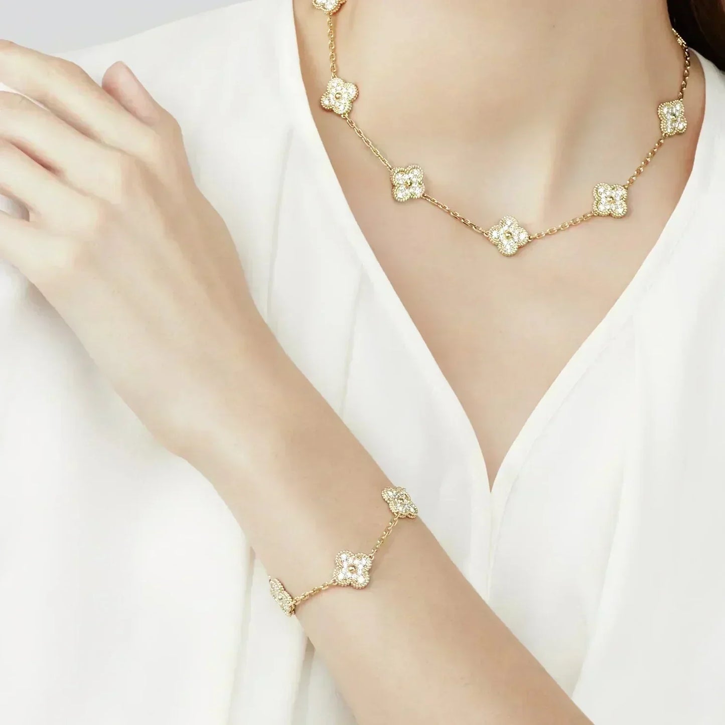 [OAK JURI] CLOVER 5 MOTIF FULL DIAMOND BRACELET COLLECTION
