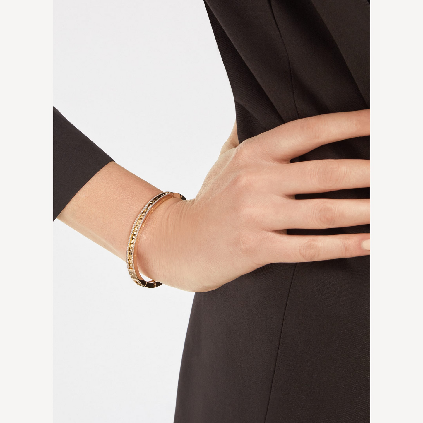 [OAK JURI]ZERO 1 SPIRAL AND PAVED DIAMOND GOLD BRACELET