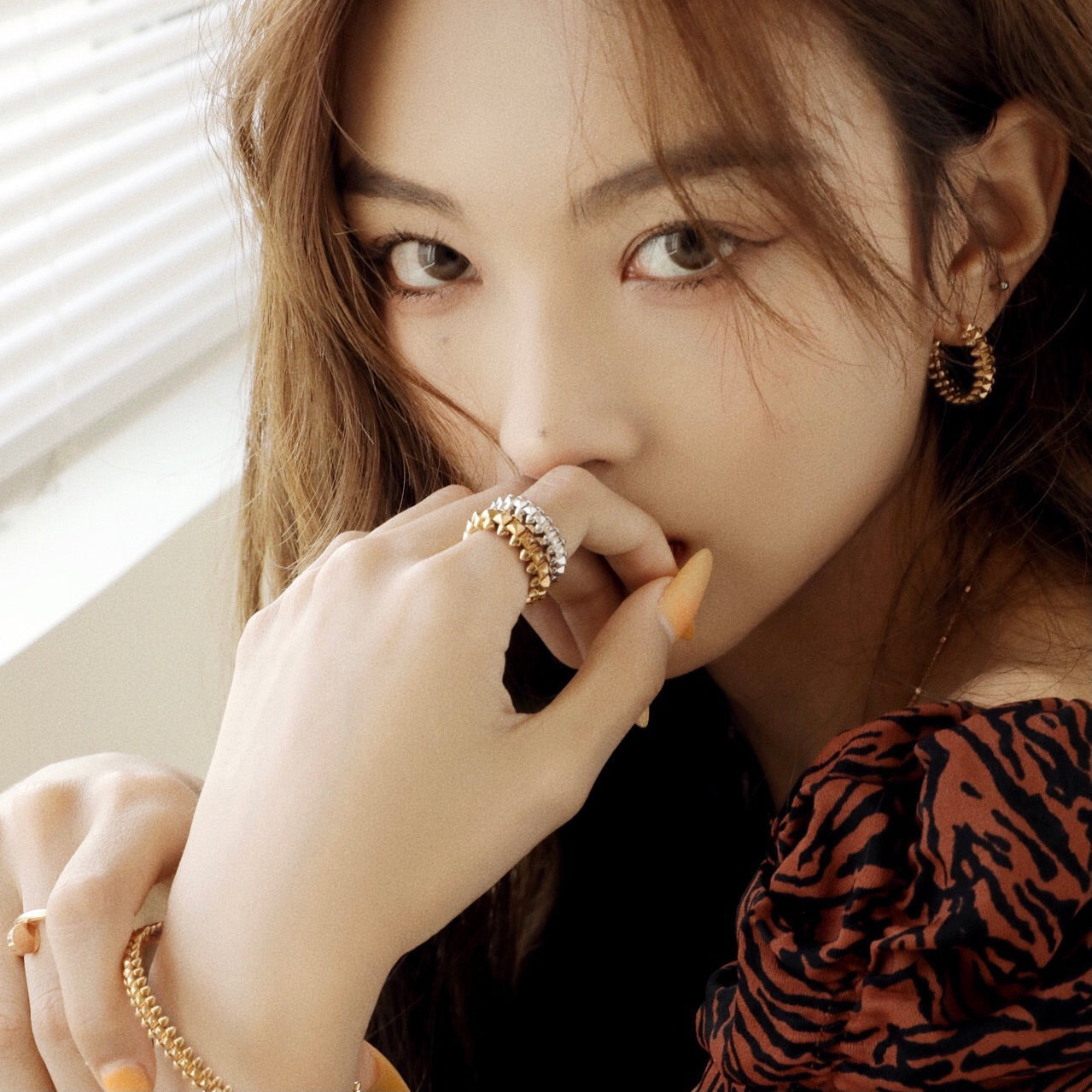 [OAK JURI]CLASH SMALL HOOP EARRINGS