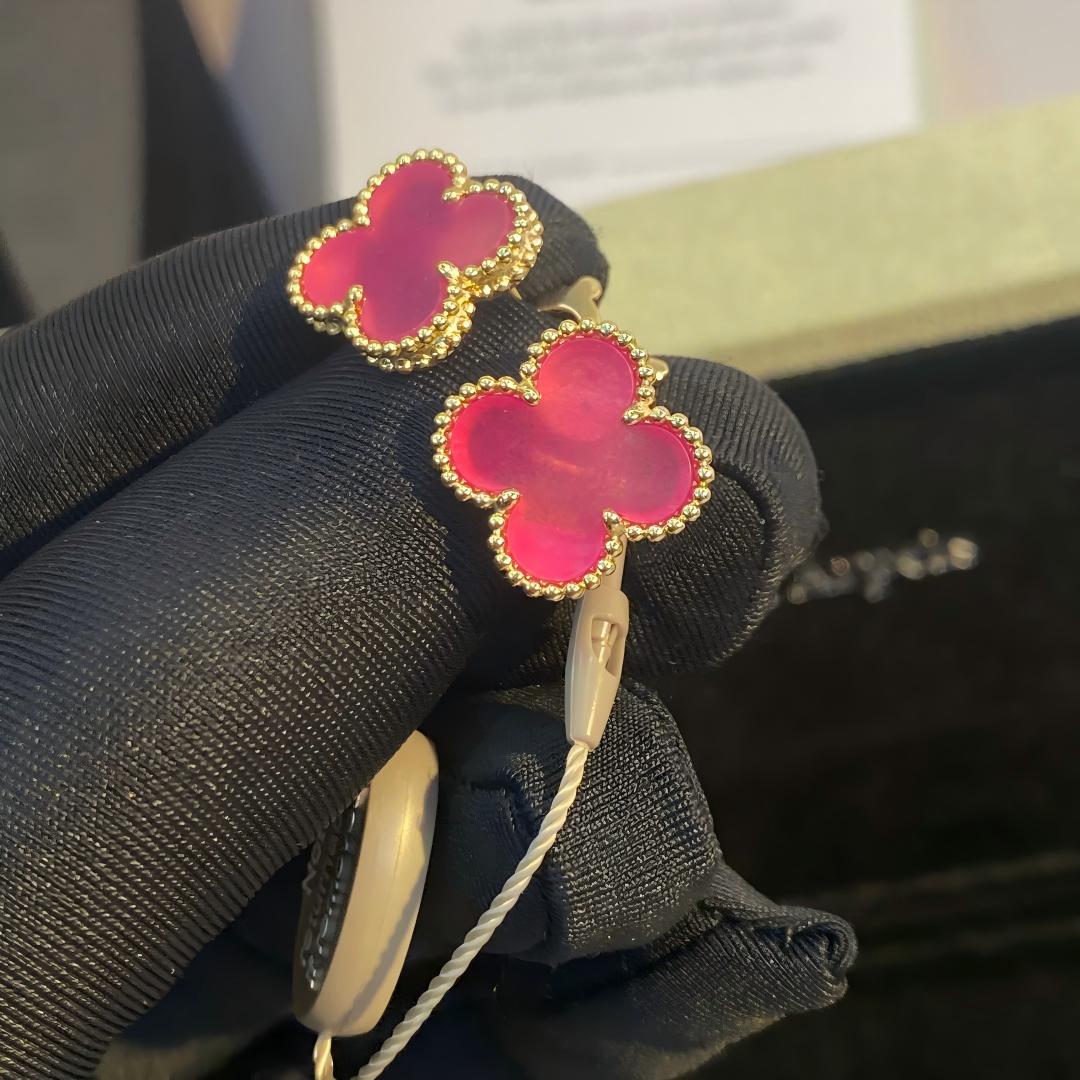 [OAK JURI]NEW CLOVER 1 MOTIF PINK ENAMEL STUD EARRINGS