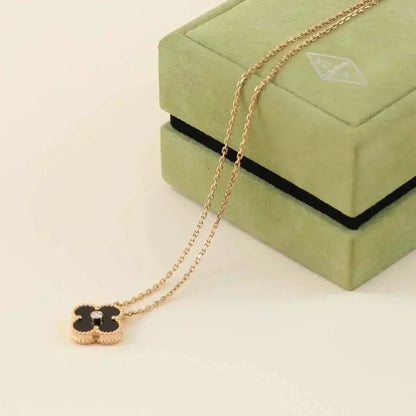[OAK JURI]CLOVER 15MM DIAMOND ONYX NECKLACE