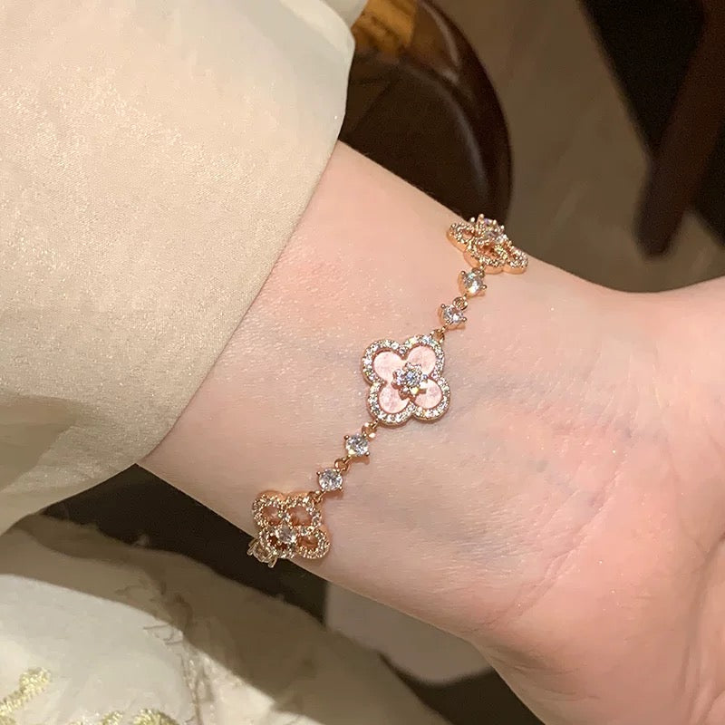 [OAK JURI]CLOVER 5 MOTIF PINK BLUE RED WHITE BRACELET