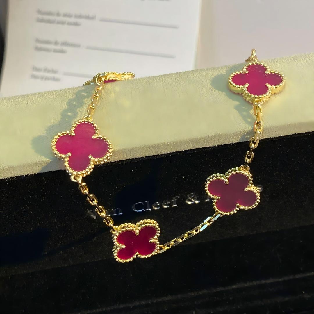 [OAK JURI]CLOVER 5 MOTIFS PINK ENAMEL BRACELET