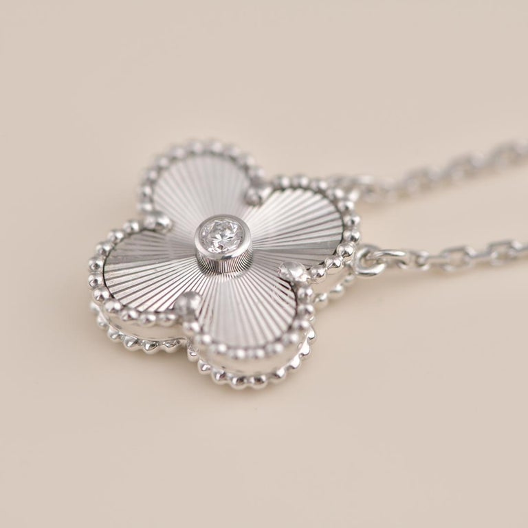 [OAK JURI]CLOVER  15MM DIAMOND LASER NECKLACE SILVER