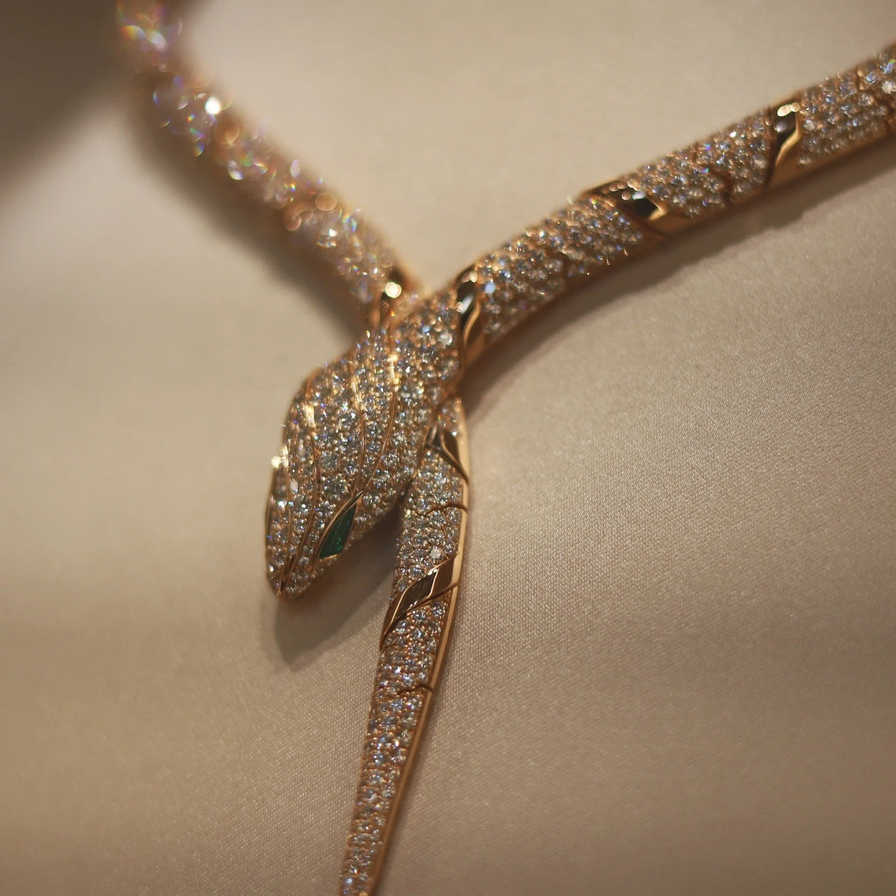 [OAK JURI]HAUTE COUTURE GOLD SERPENTI NECKLACE