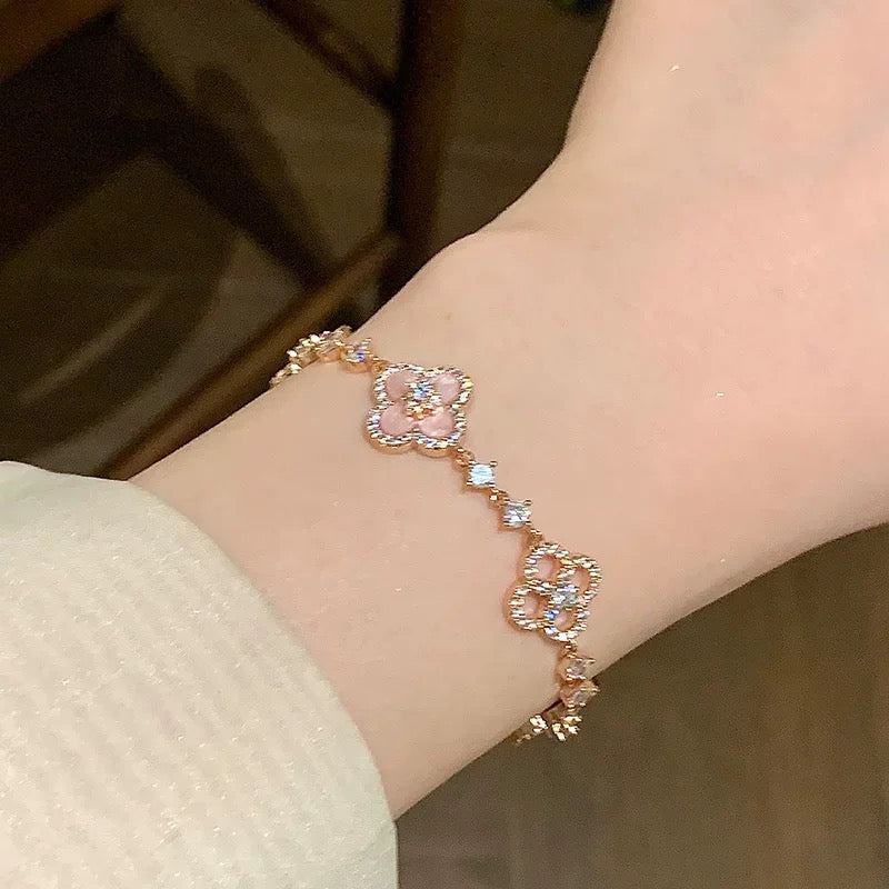 [OAK JURI]CLOVER 5 MOTIF PINK BLUE RED WHITE BRACELET