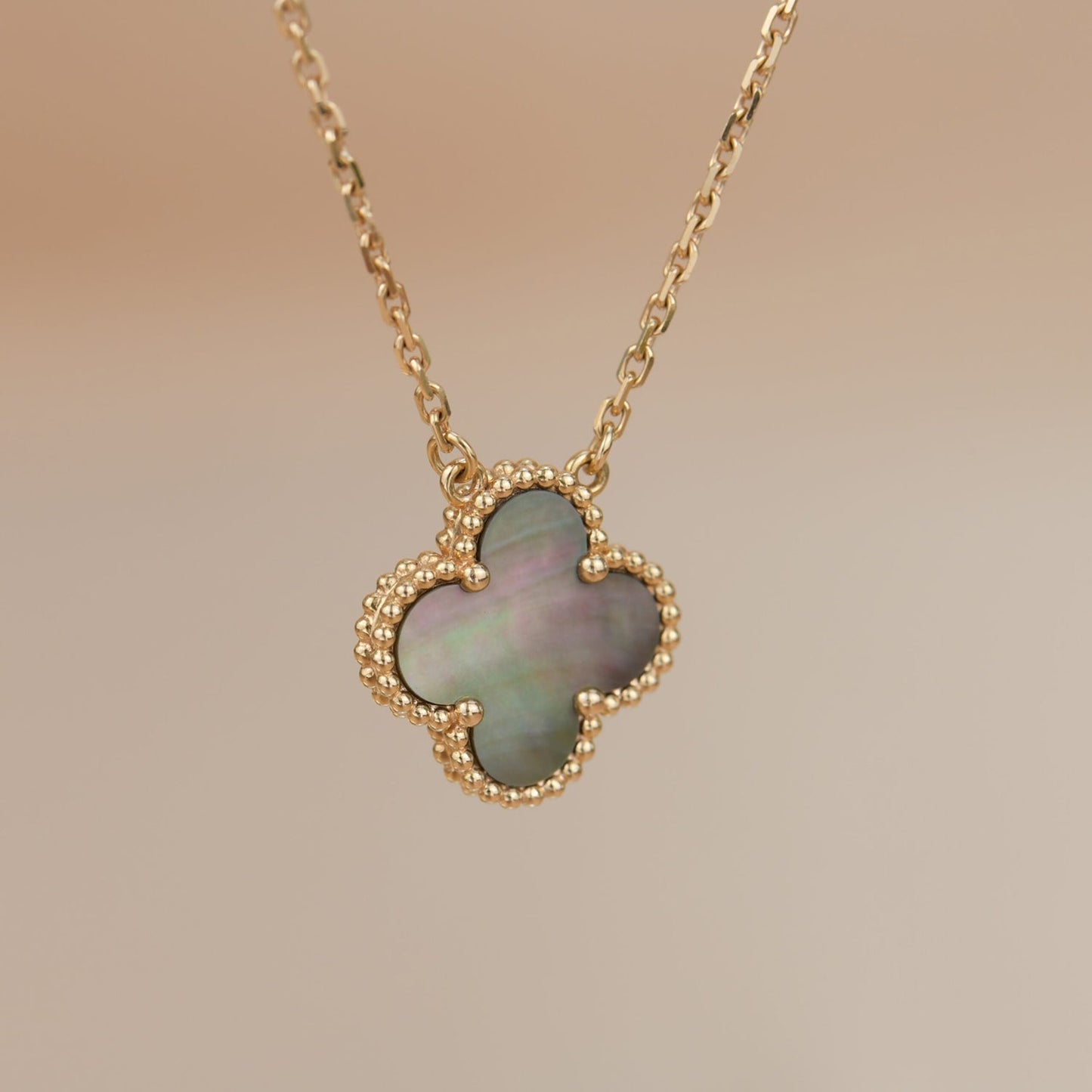 [OAK JURI]CLOVER 15MM  GRAY MOTHER OF PEARL NECKLACE
