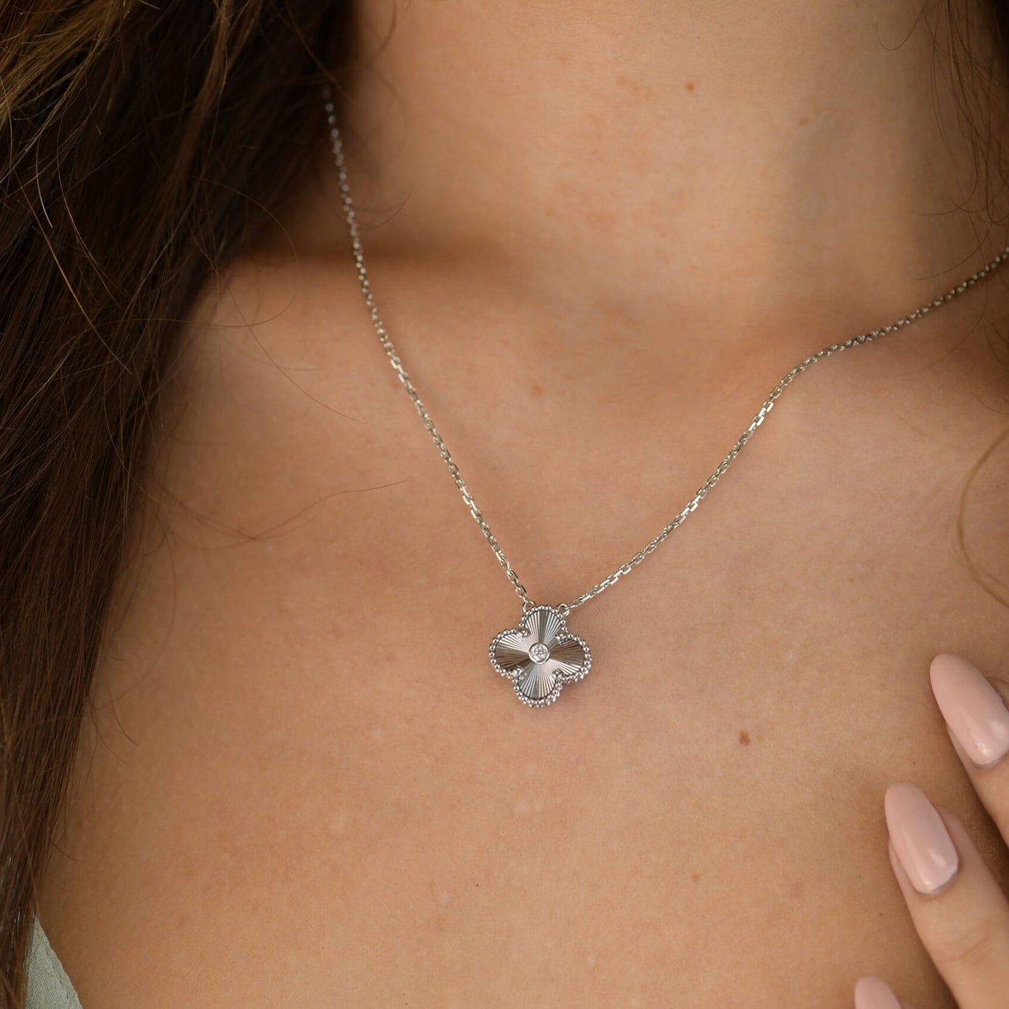 [OAK JURI]CLOVER  15MM DIAMOND LASER NECKLACE SILVER