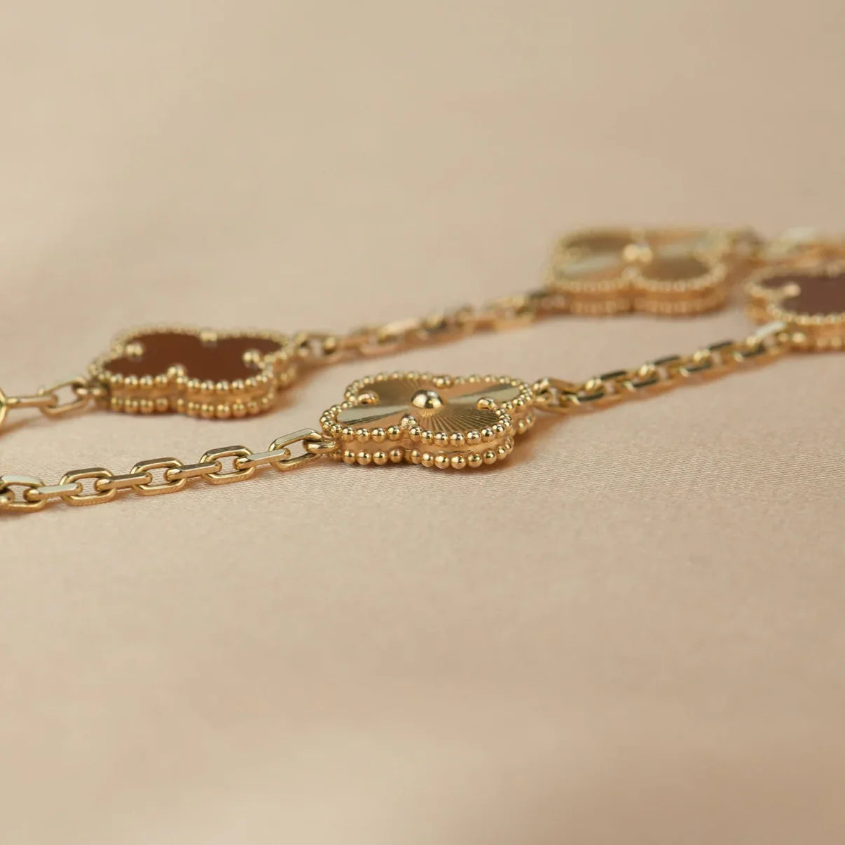 [OAK JURI] CLOVER 5 MOTIF RED CORNELIAN BRACELET COLLECTION