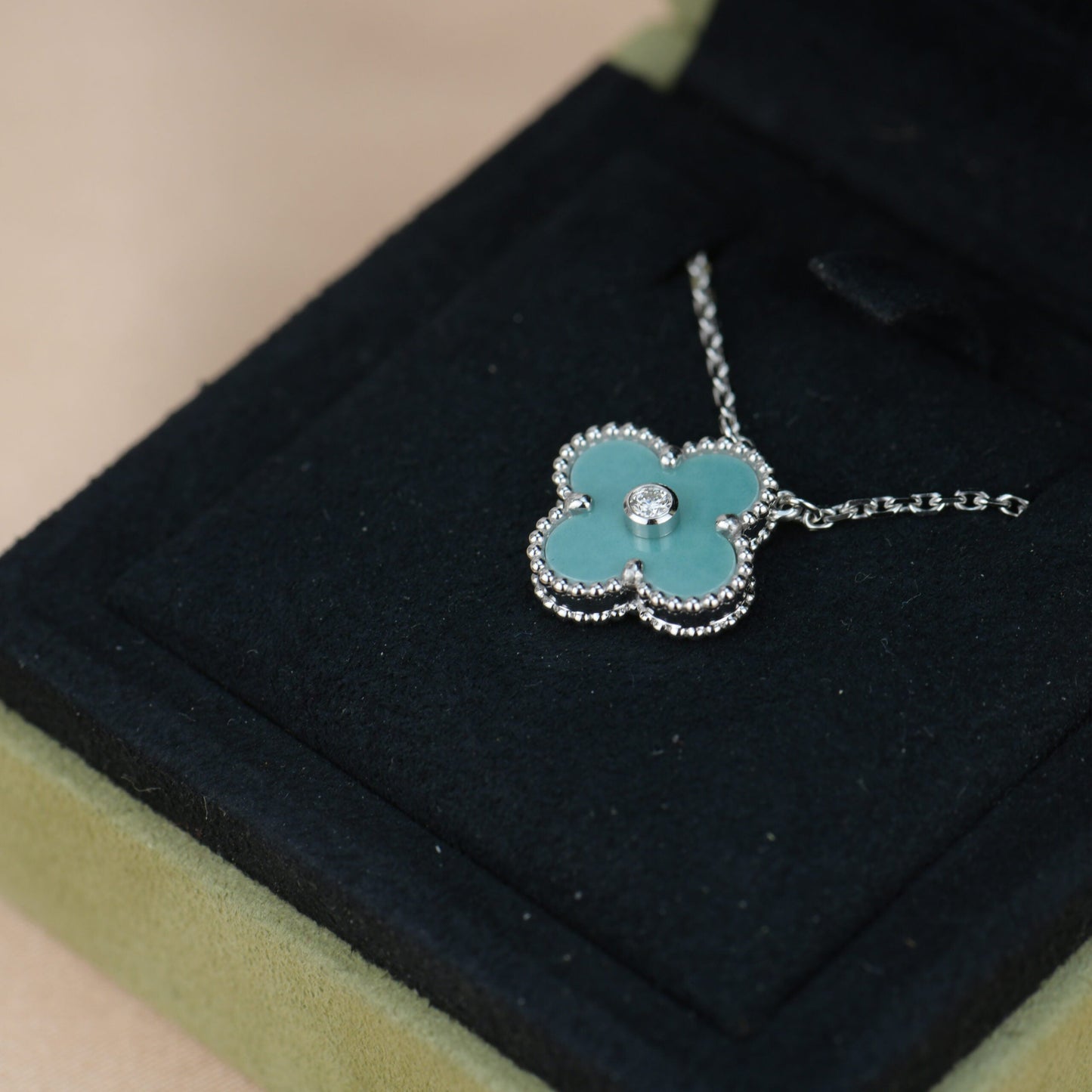 [OAK JURI]CLOVER 15MM DIAMOND SVRES PORCELAIN  NECKLACE SILVER
