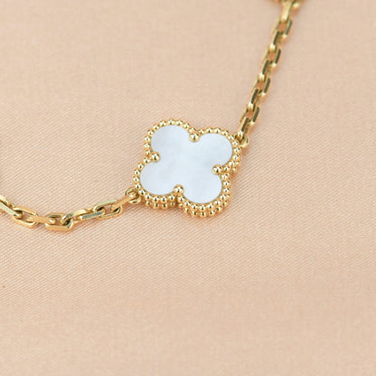 [OAK JURI]CLOVER  5 MOTIF WHITE MOP BRACELET