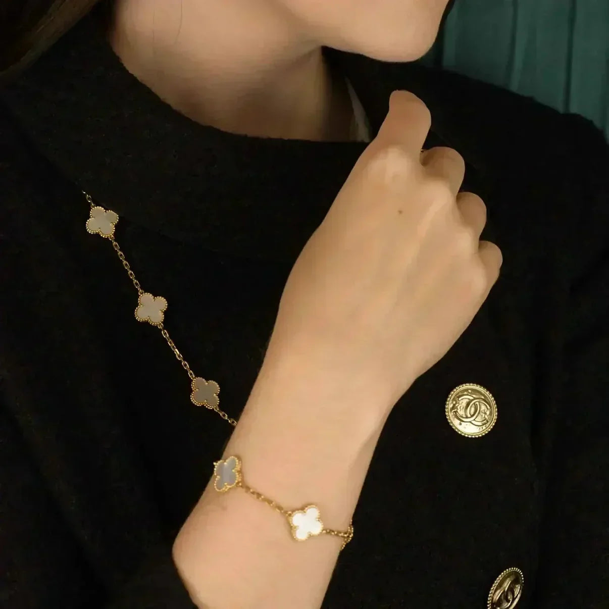 [OAK JURI]CLOVER WHITE PEARL MOP 5 MOTIF BRACELET COLLECTION