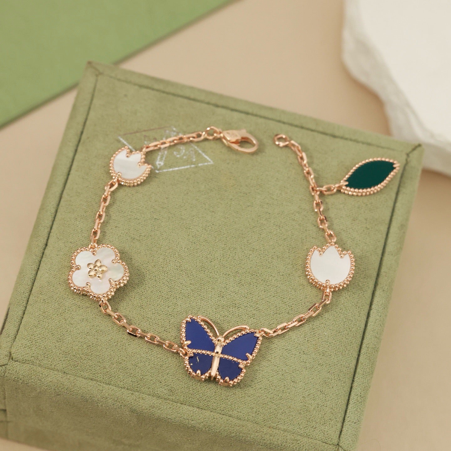 [OAK JURI]LUCKY SPRING BUTTERFLY 5 MOTIF BRACELET