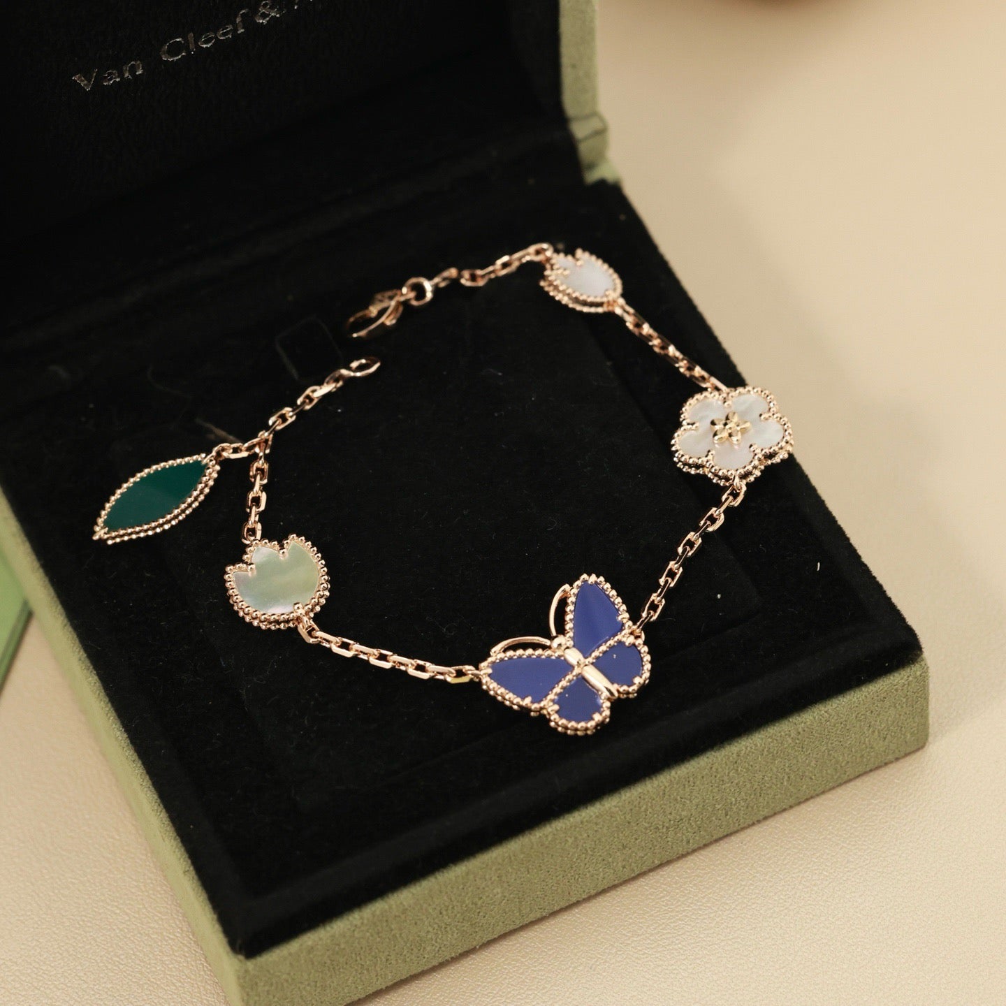 [OAK JURI]LUCKY SPRING BUTTERFLY 5 MOTIF BRACELET