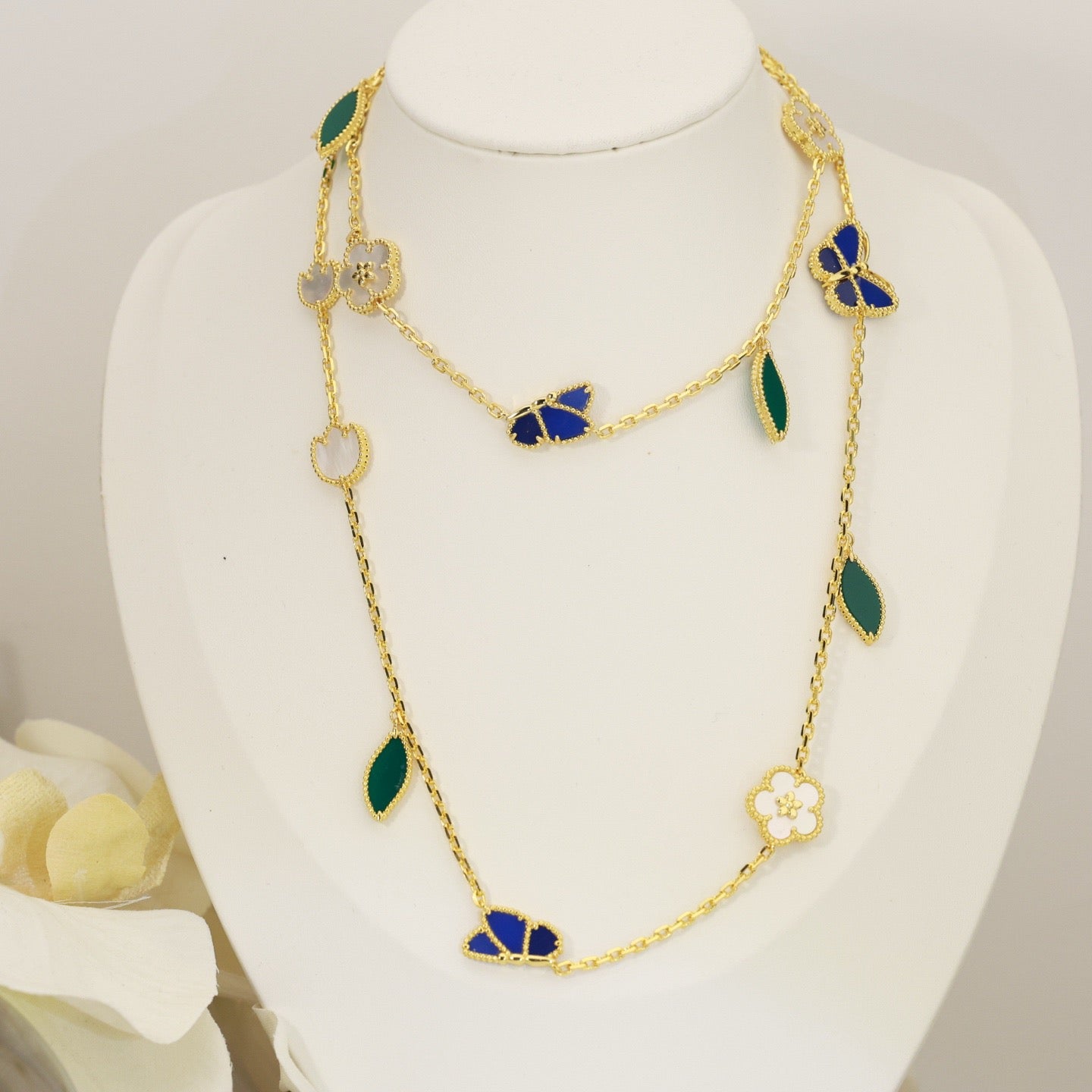 [OAK JURI]LUCKY SPRING BUTTERFLY 15 FLOWER NECKLACE