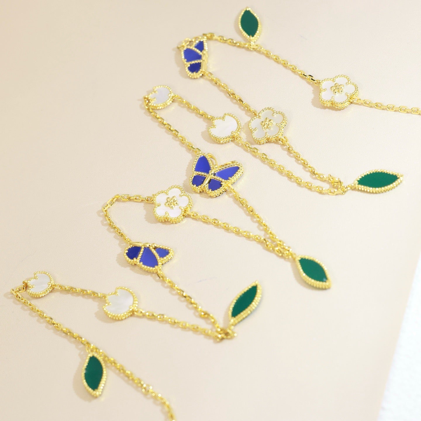 [OAK JURI]LUCKY SPRING BUTTERFLY 15 FLOWER NECKLACE