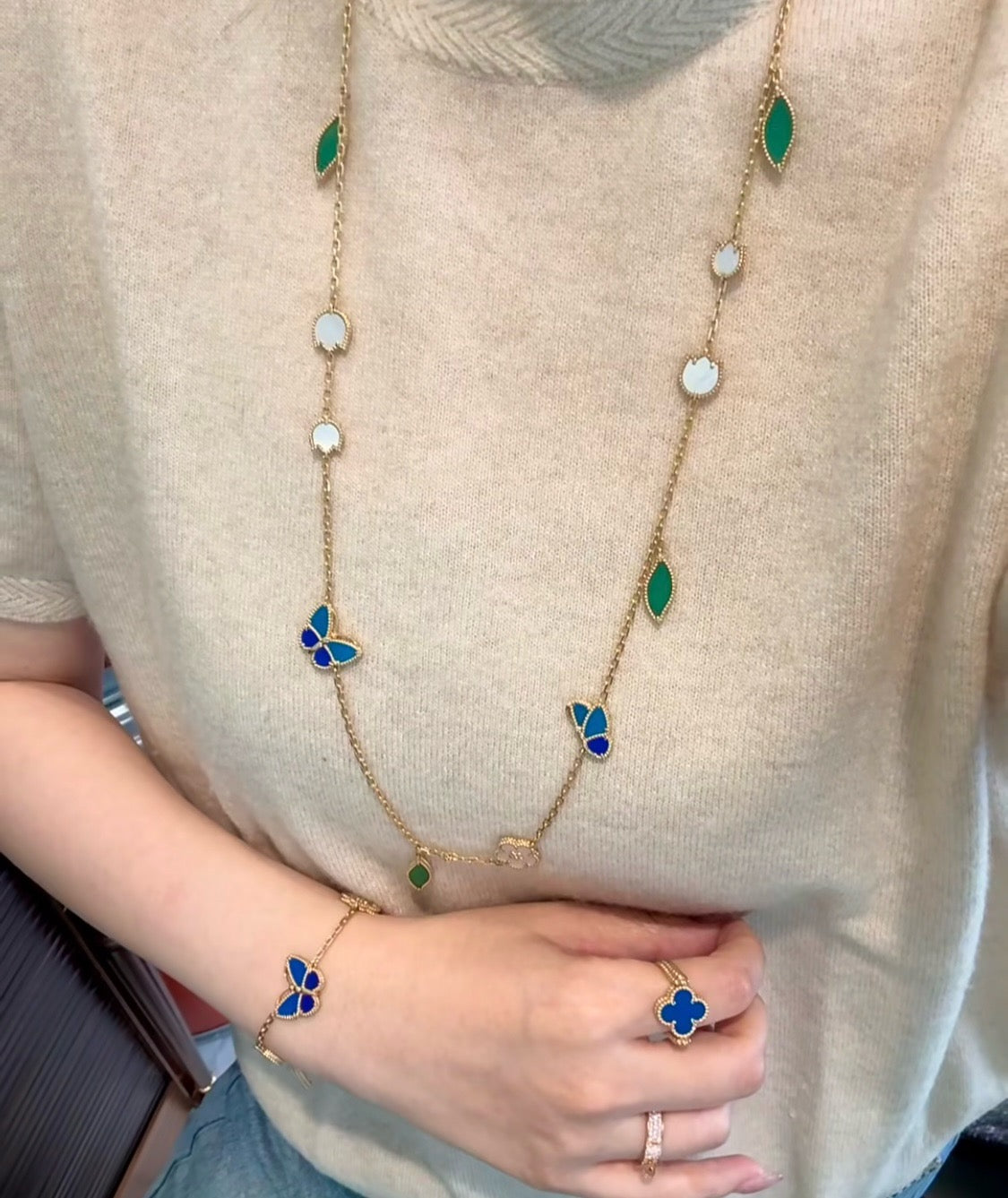 [OAK JURI]LUCKY SPRING BUTTERFLY 15 FLOWER NECKLACE