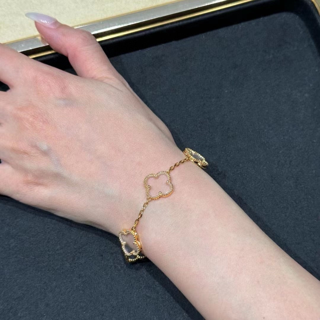 [OAK JURI]CLOVER 5 MOTIF ROCK CRYSTAL PINK GOLD BRACELET