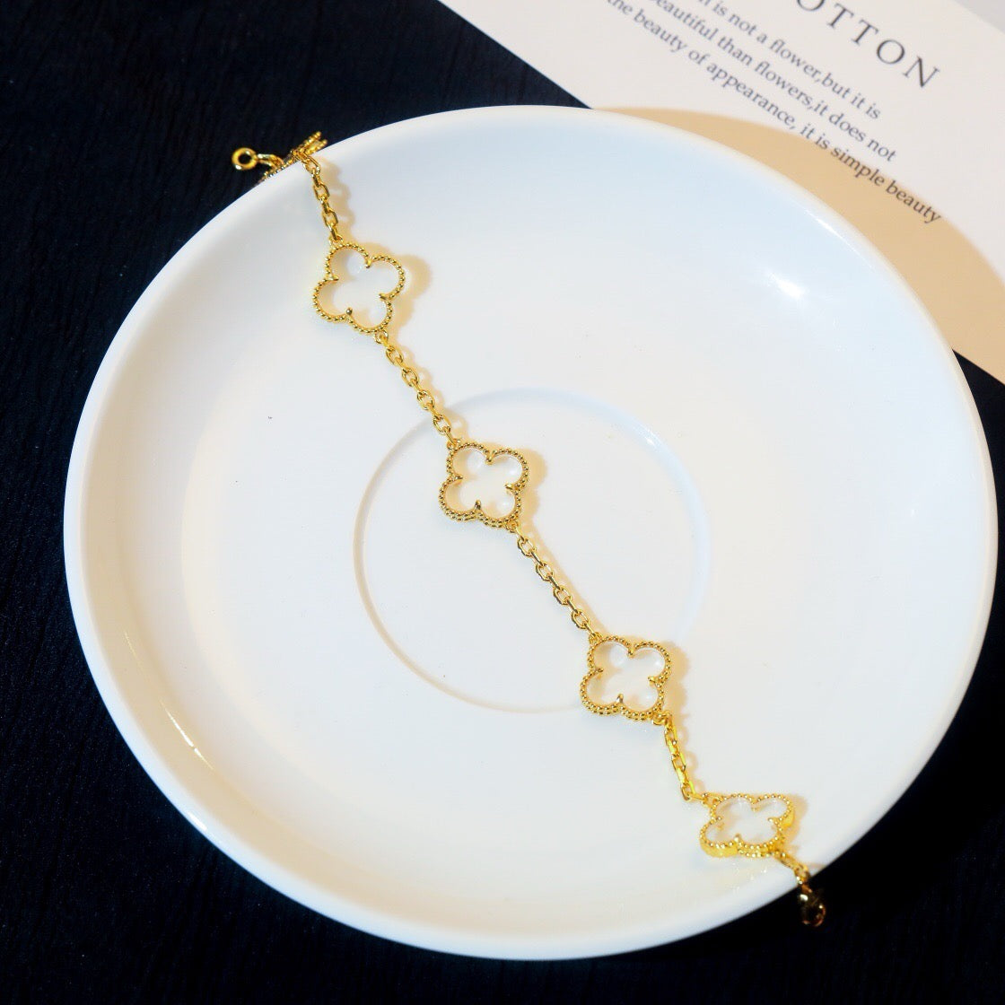 [OAK JURI]CLOVER 5 MOTIF ROCK CRYSTAL BRACELET