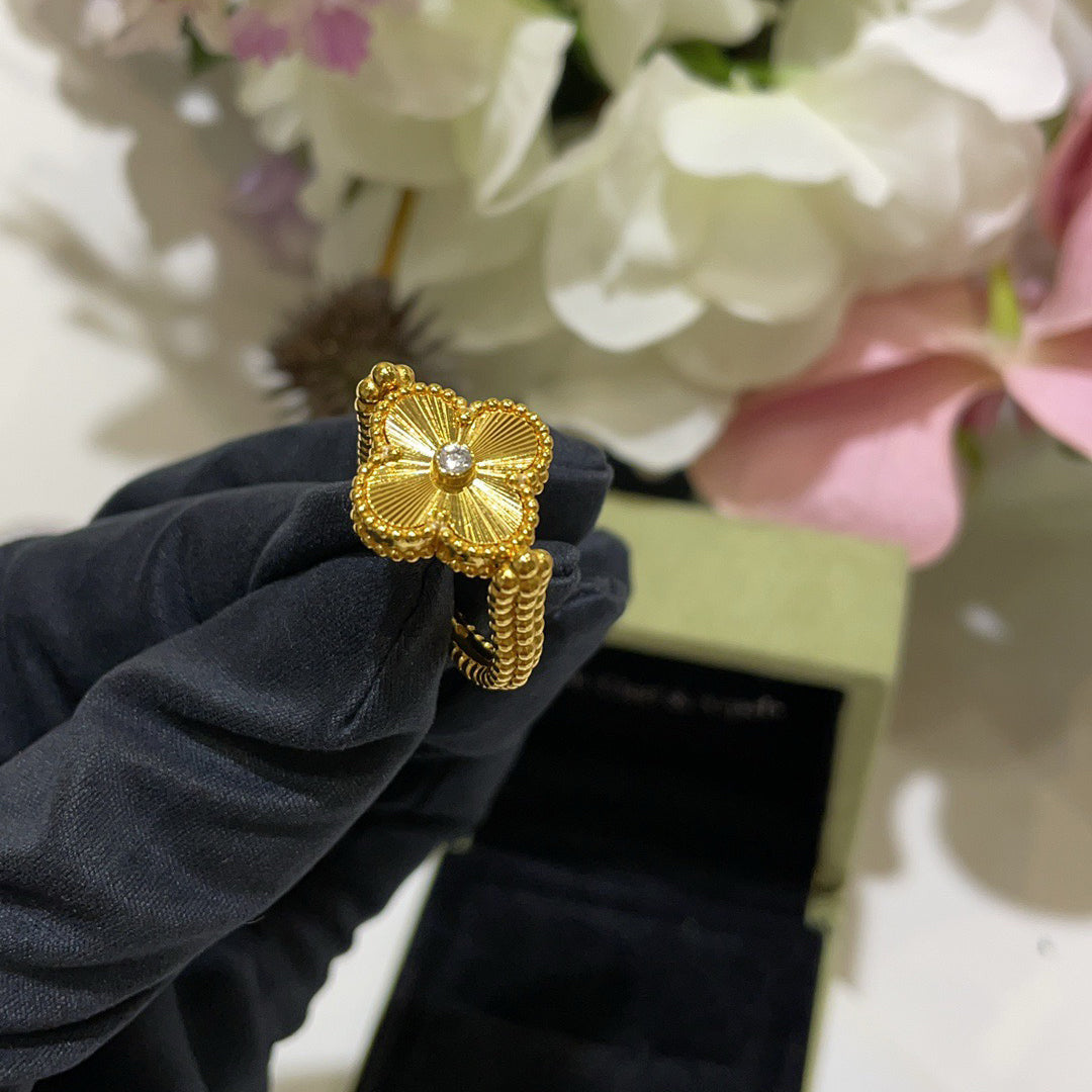 [OAK JURI]CLOVER RIVERSIBLE RING GOLD COLLECTION