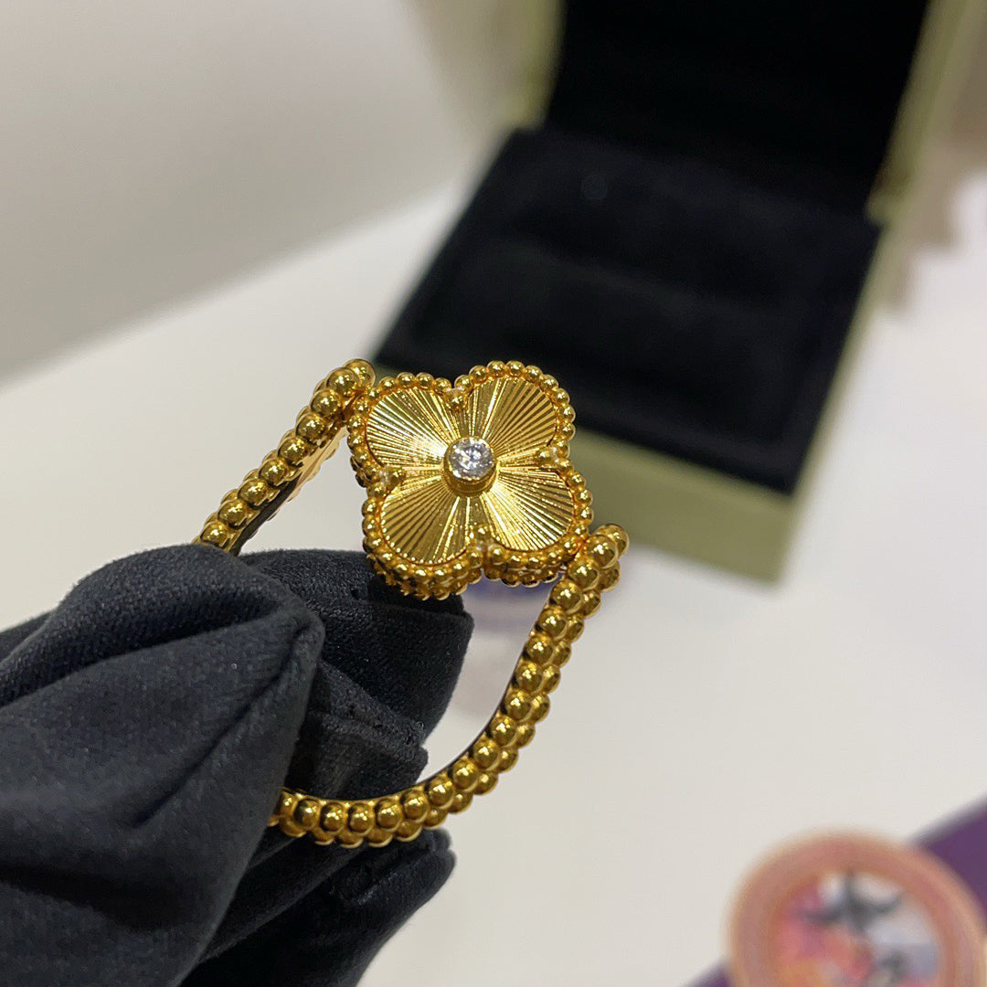 [OAK JURI]CLOVER RIVERSIBLE RING GOLD COLLECTION