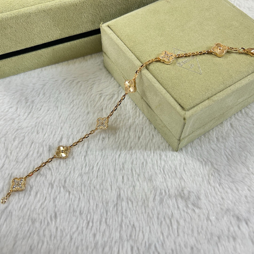 [OAK JURI]CLOVER 6 MOTIF DIAMOND LASER BRACELET