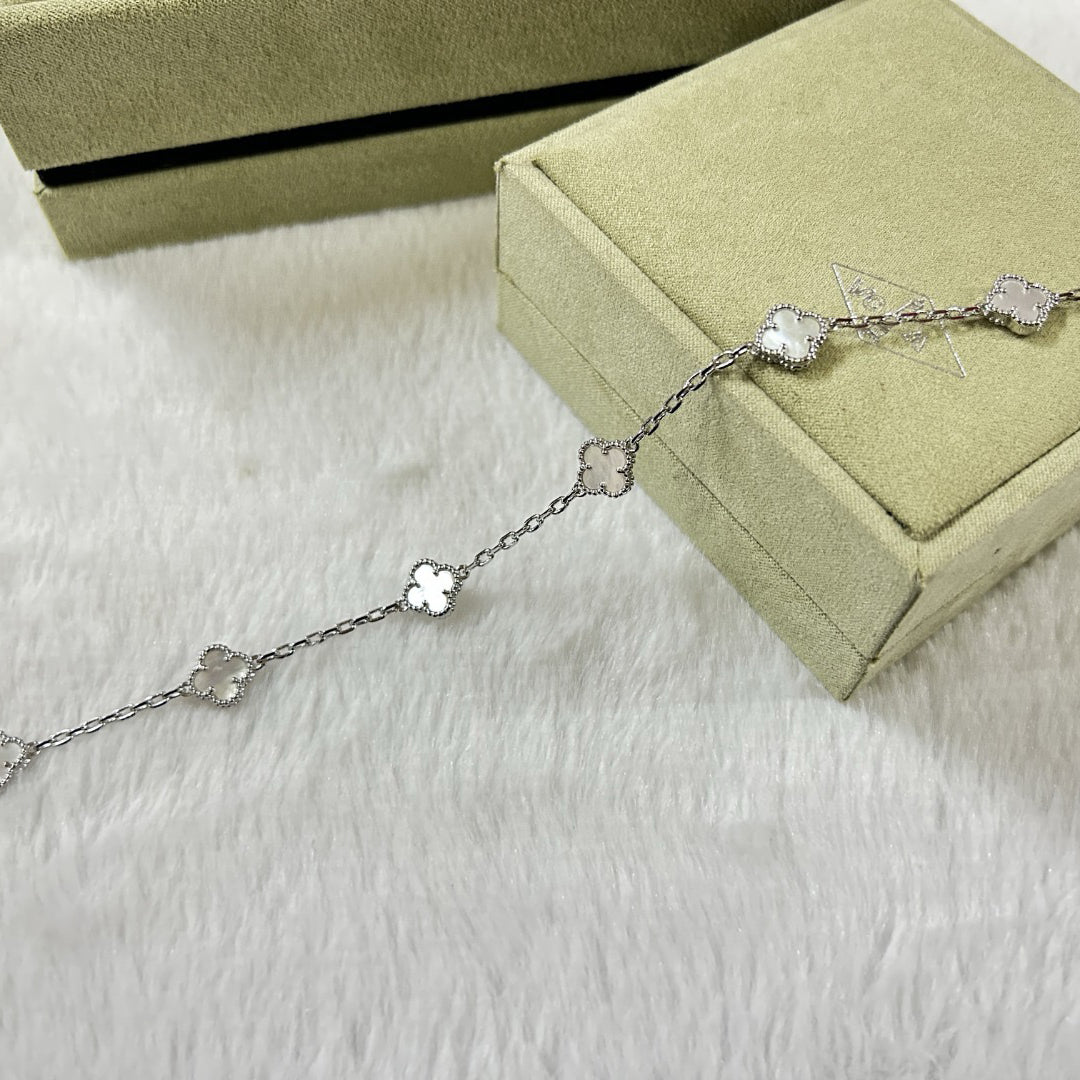 [OAK JURI]CLOVER 6 MOTIF WHITE MOP BRACELET