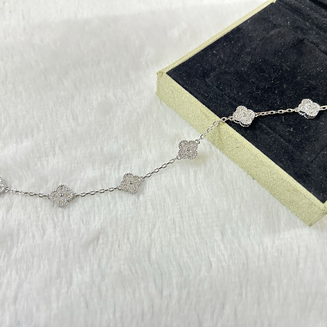 [OAK JURI]CLOVER 6 MOTIF DIAMOND BRACELET