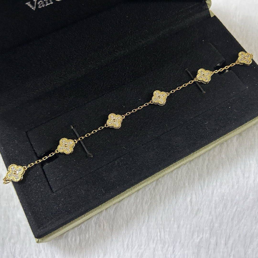 [OAK JURI]CLOVER 6 MOTIF DIAMOND BRACELET