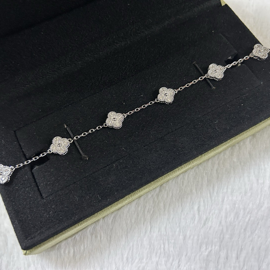 [OAK JURI]CLOVER 6 MOTIF DIAMOND BRACELET