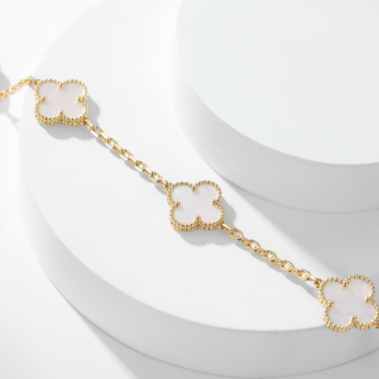 [OAK JURI]CLOVER 10 MOTIFS WHITE MOTHER OF PEARL NECKLACE