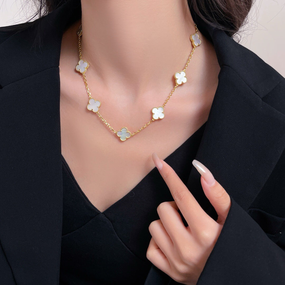 [OAK JURI]CLOVER 10 MOTIFS WHITE MOTHER OF PEARL NECKLACE