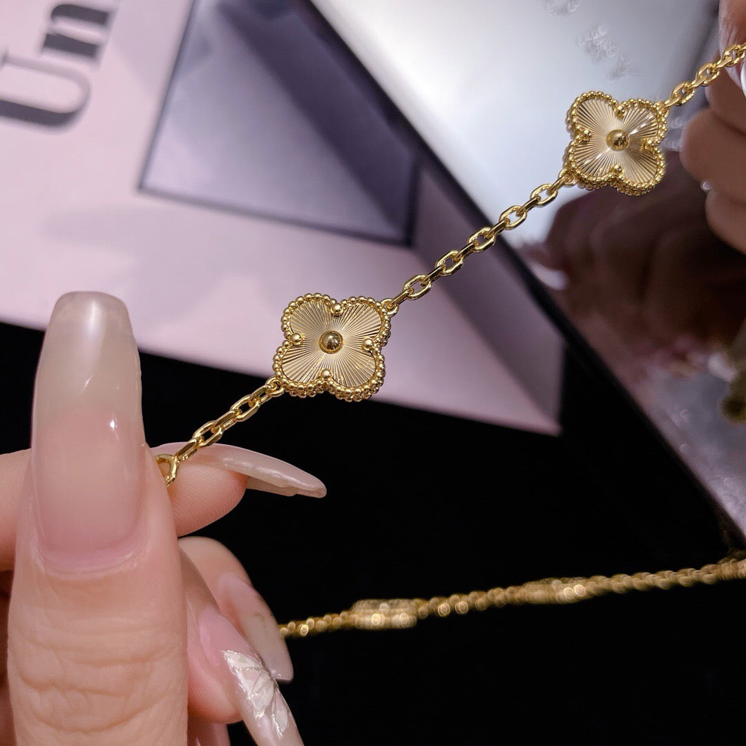 [OAK JURI]CLOVER 10 MOTIFS LASER NECKLACE