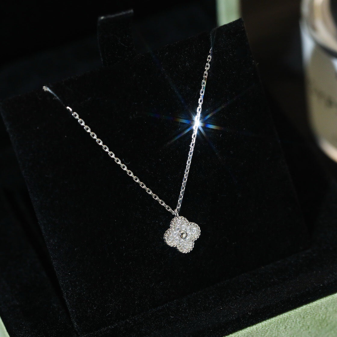 [OAK JURI]CLOVER MINI 9.5MM PENDANT DIAMOND NECKLACE