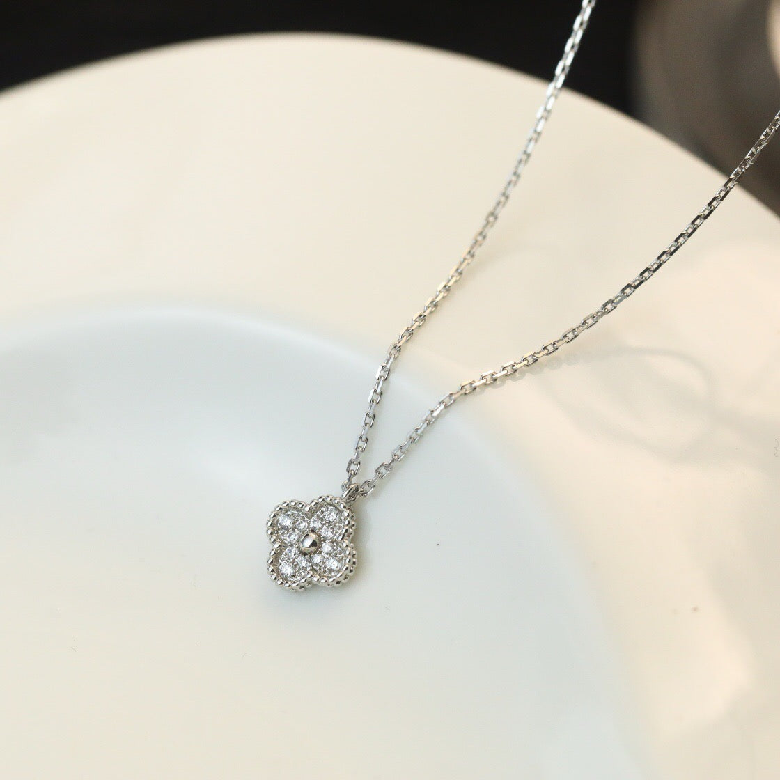 [OAK JURI]CLOVER MINI 9.5MM PENDANT DIAMOND NECKLACE