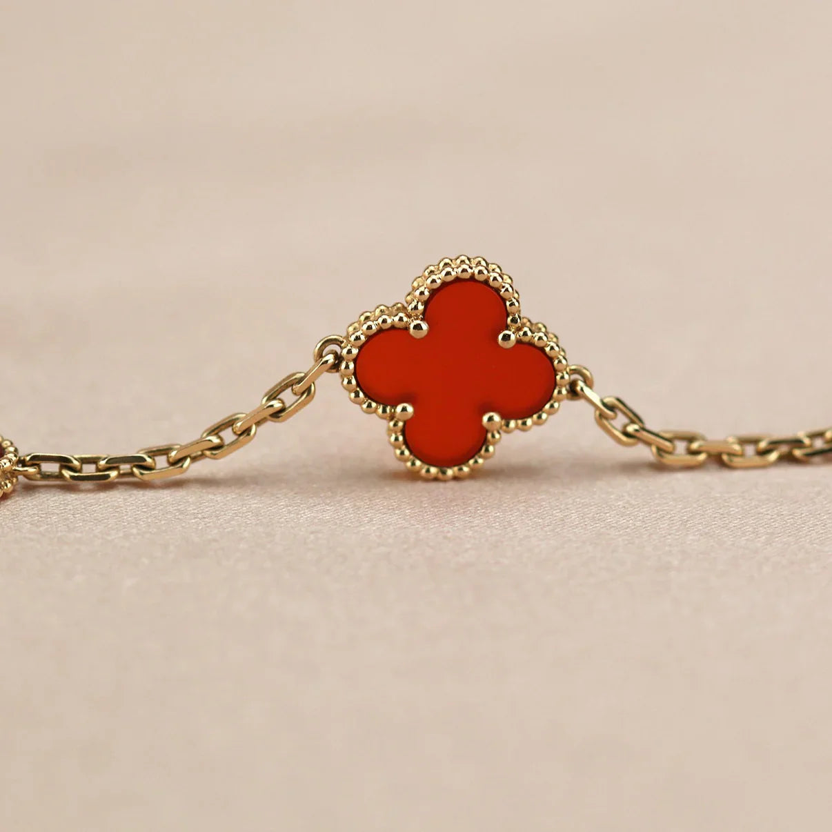 [OAK JURI] CLOVER 5 MOTIF RED CORNELIAN BRACELET COLLECTION