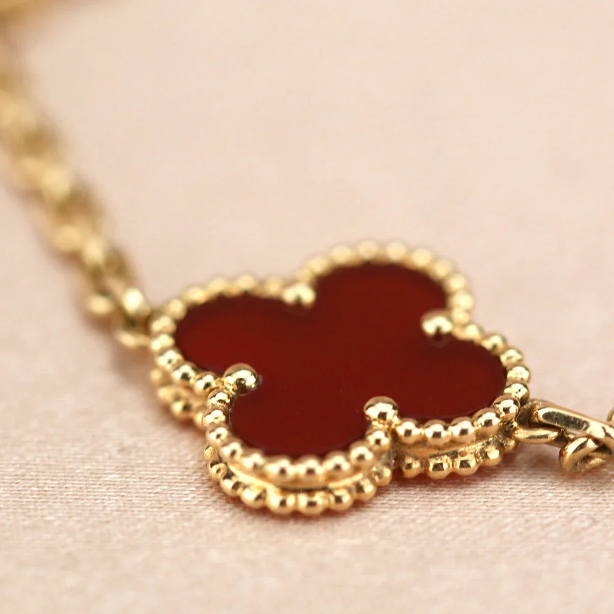 [OAK JURI] CLOVER 5 MOTIF RED CORNELIAN BRACELET COLLECTION