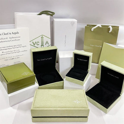 [OAK JURI]VA CLOVER BRACELET NECKLACE RING BOX GIFT BAG