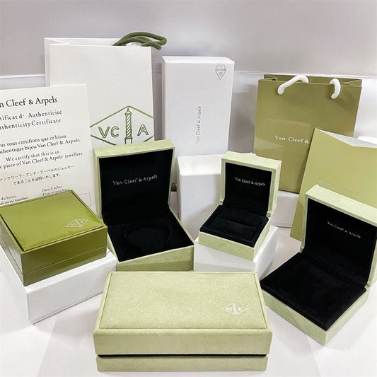[OAK JURI]VA CLOVER BRACELET NECKLACE RING BOX GIFT BAG