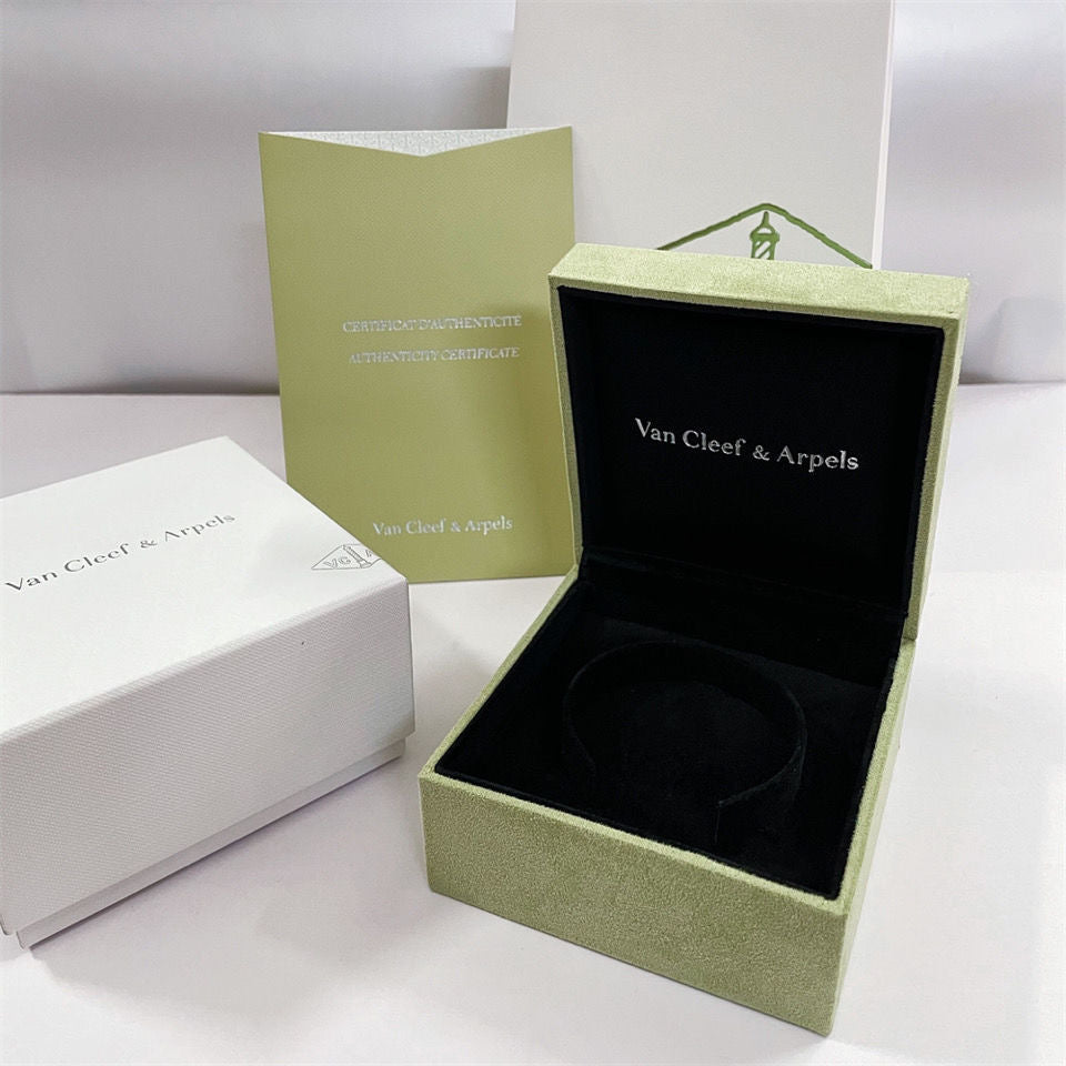 [OAK JURI]VA CLOVER BRACELET NECKLACE RING BOX GIFT BAG