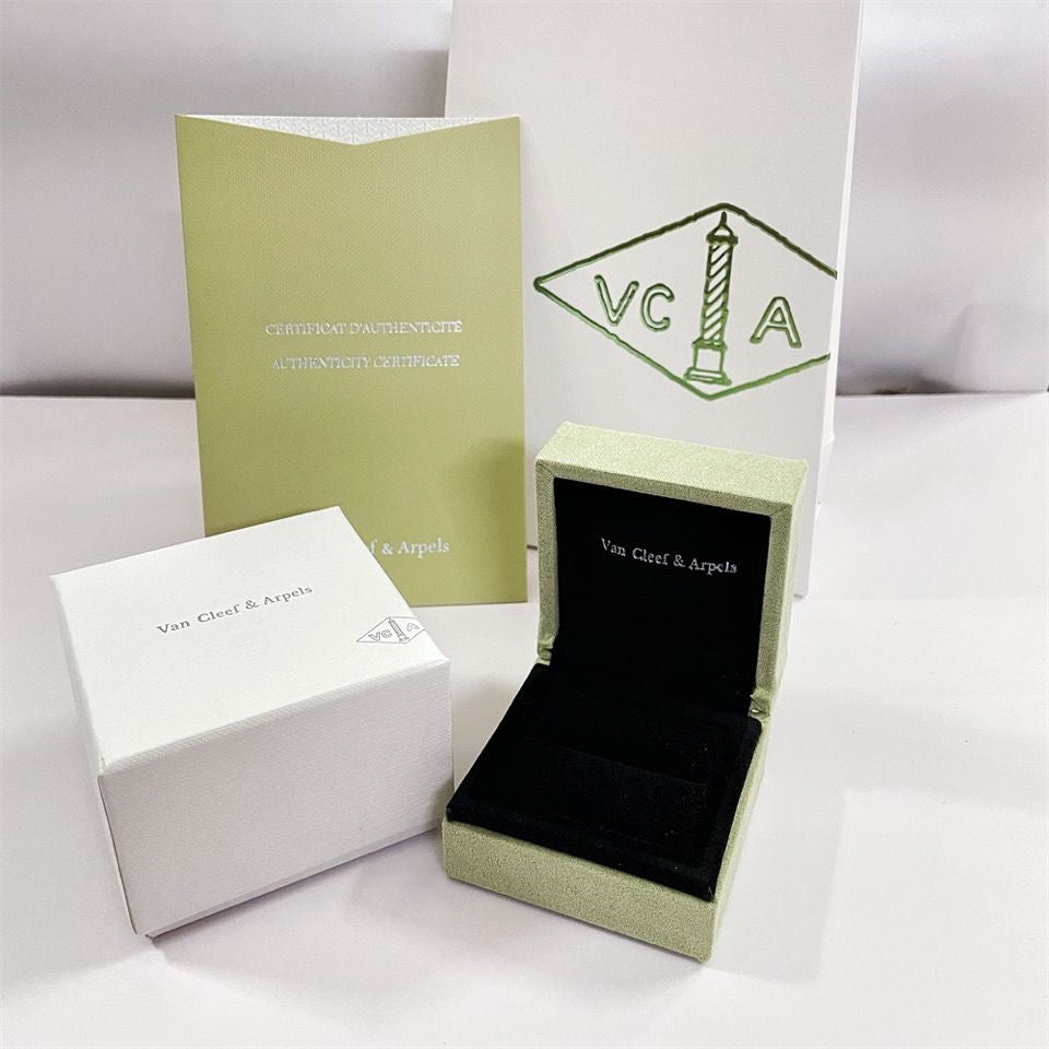 [OAK JURI]VA CLOVER BRACELET NECKLACE RING BOX GIFT BAG