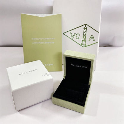 [OAK JURI]VA CLOVER BRACELET NECKLACE RING BOX GIFT BAG