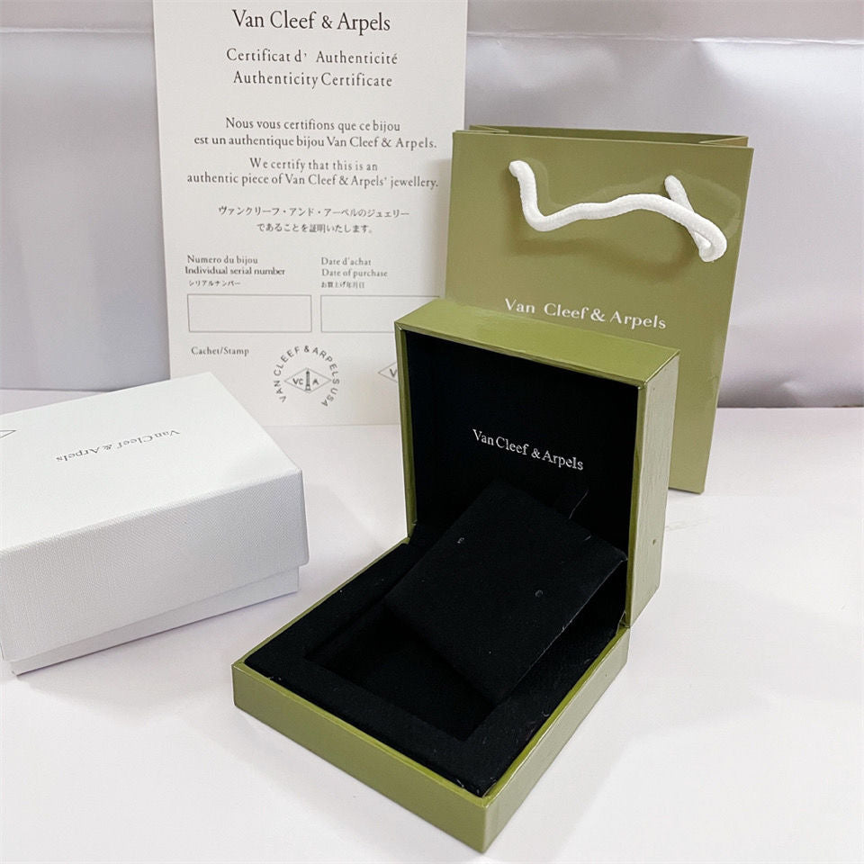 [OAK JURI]VA CLOVER BRACELET NECKLACE RING BOX GIFT BAG