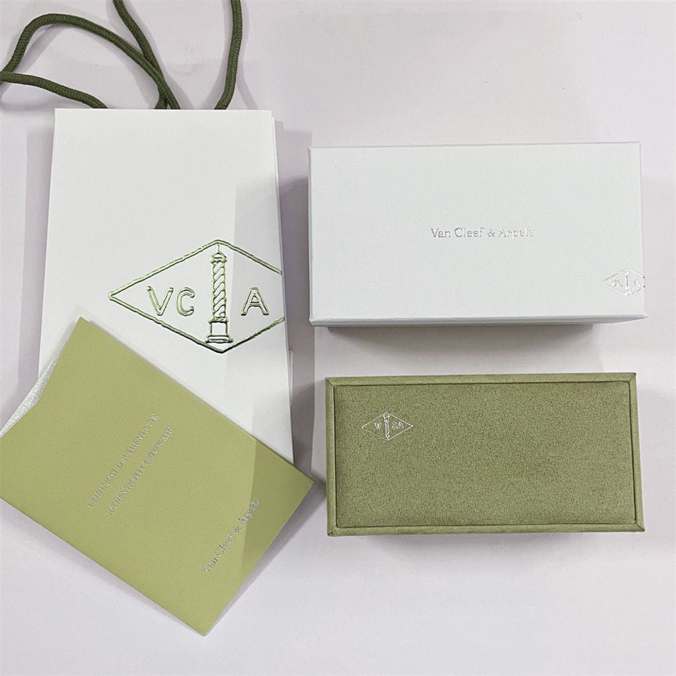 [OAK JURI]VA CLOVER BRACELET NECKLACE RING BOX GIFT BAG