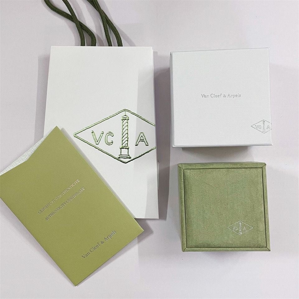 [OAK JURI]VA CLOVER BRACELET NECKLACE RING BOX GIFT BAG
