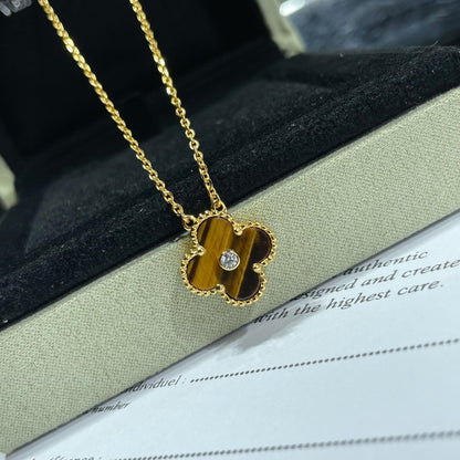 [OAK JURI]CLOVER 15MM DIAMOND AND YELLOW TIGER'S EYE AGATE necklace