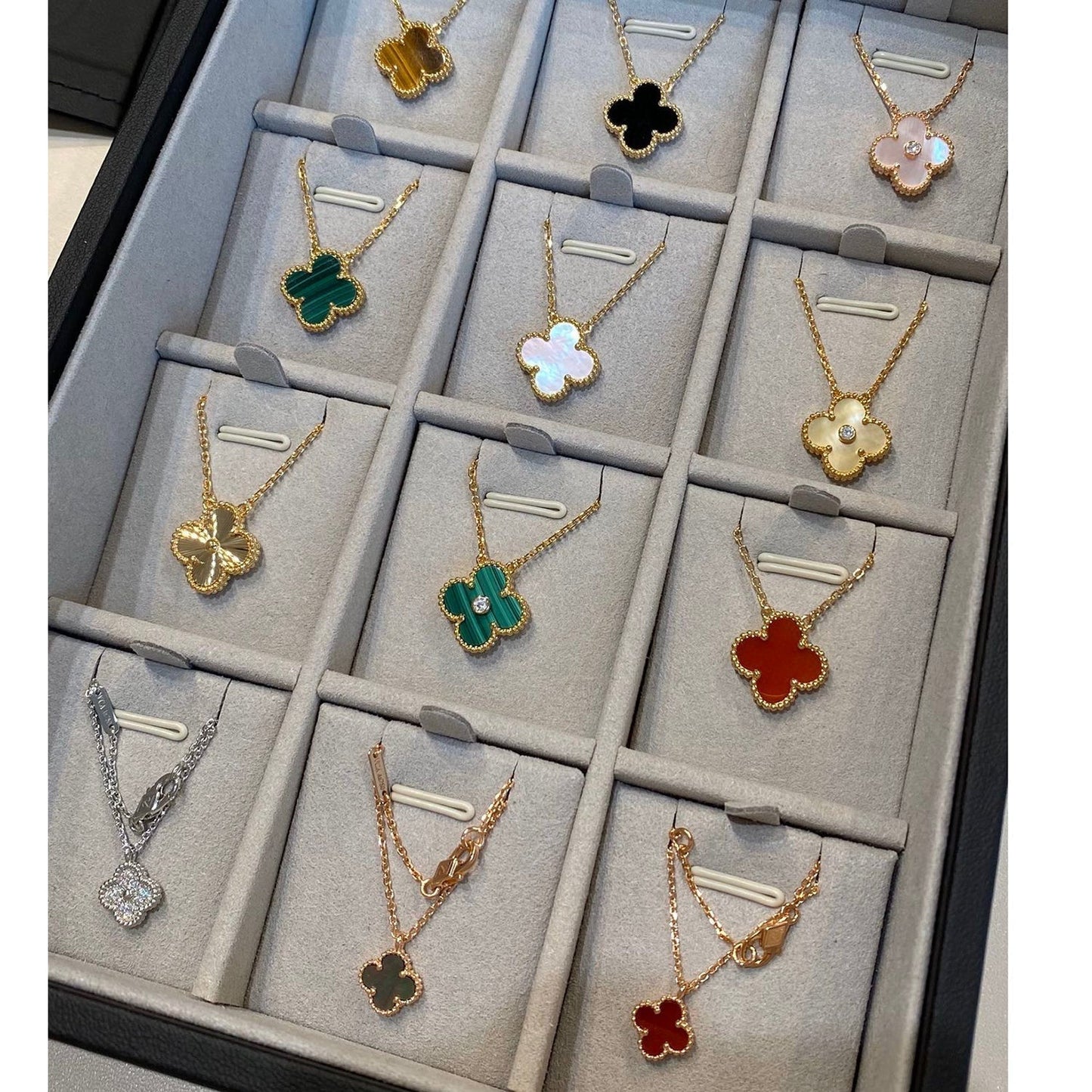 [OAK JURI]CLOVER 15MM BLACK ONYX SINGLE FLOWER NECKLACE